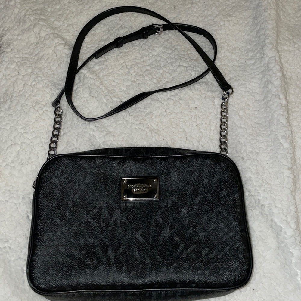 Micheal Kors adjustable cross body /Fanny pack - Picture 2 of 5